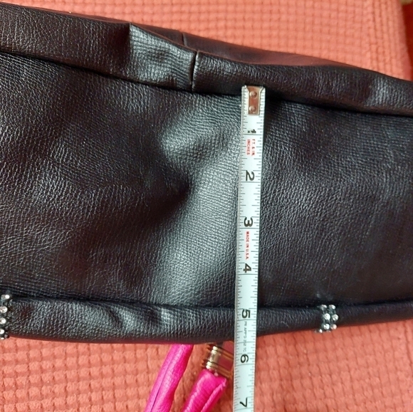 Jingpin Black Bag with Rhinestones & Hot Pink Straps - Picture 13 of 14